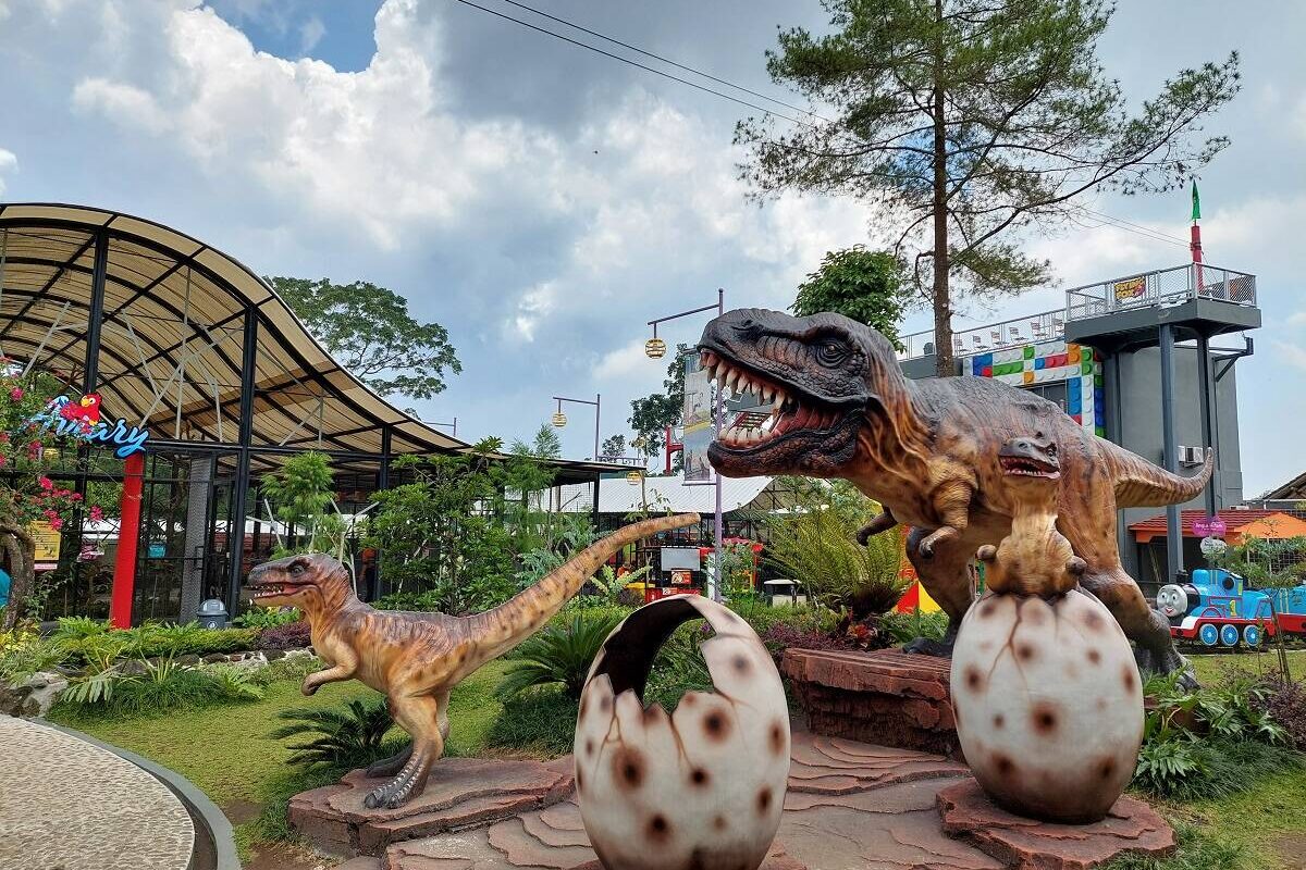 Suraloka Zoo